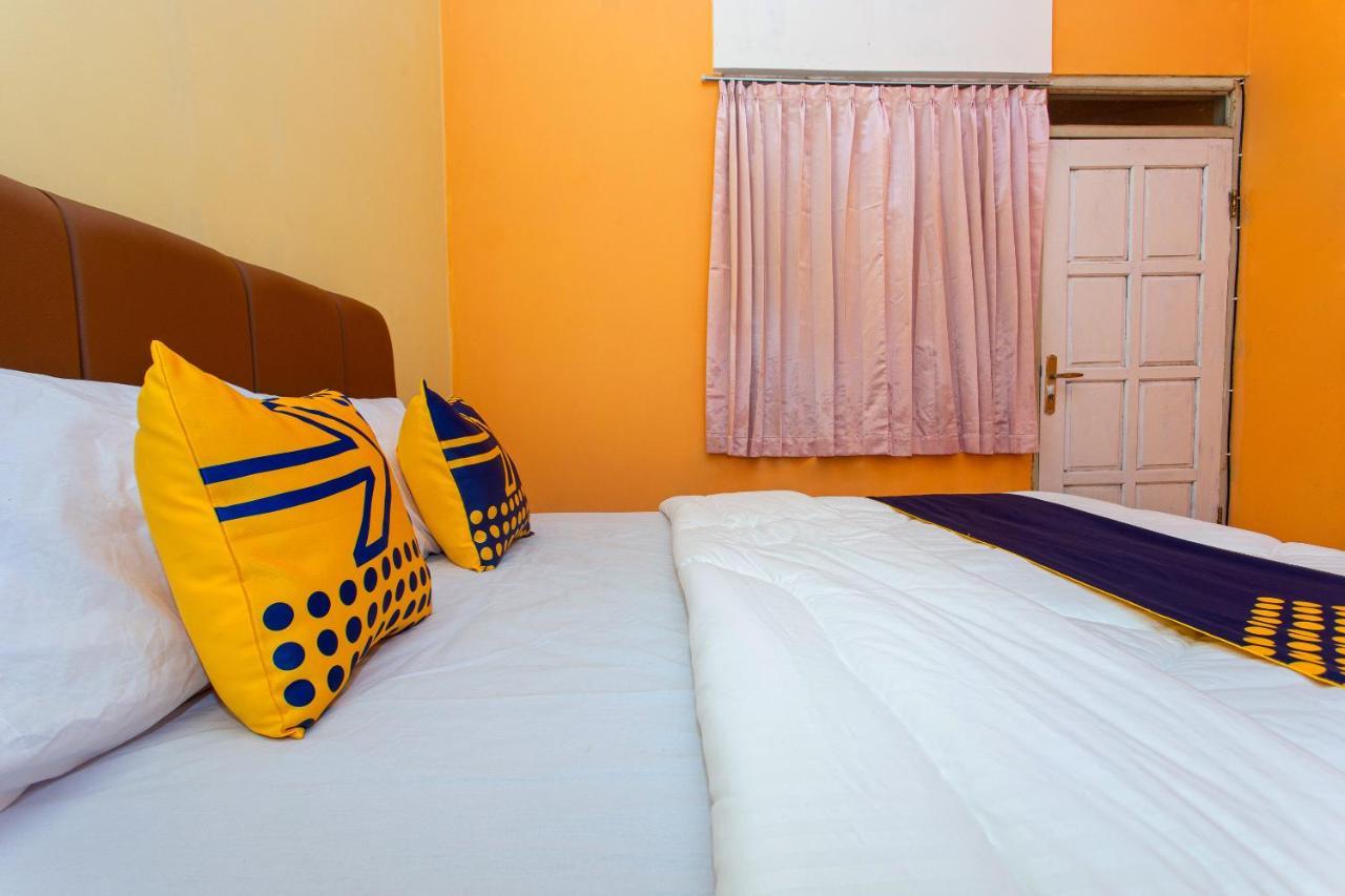 Spot On 2697 Homy House Hotel Семаранг Екстериор снимка